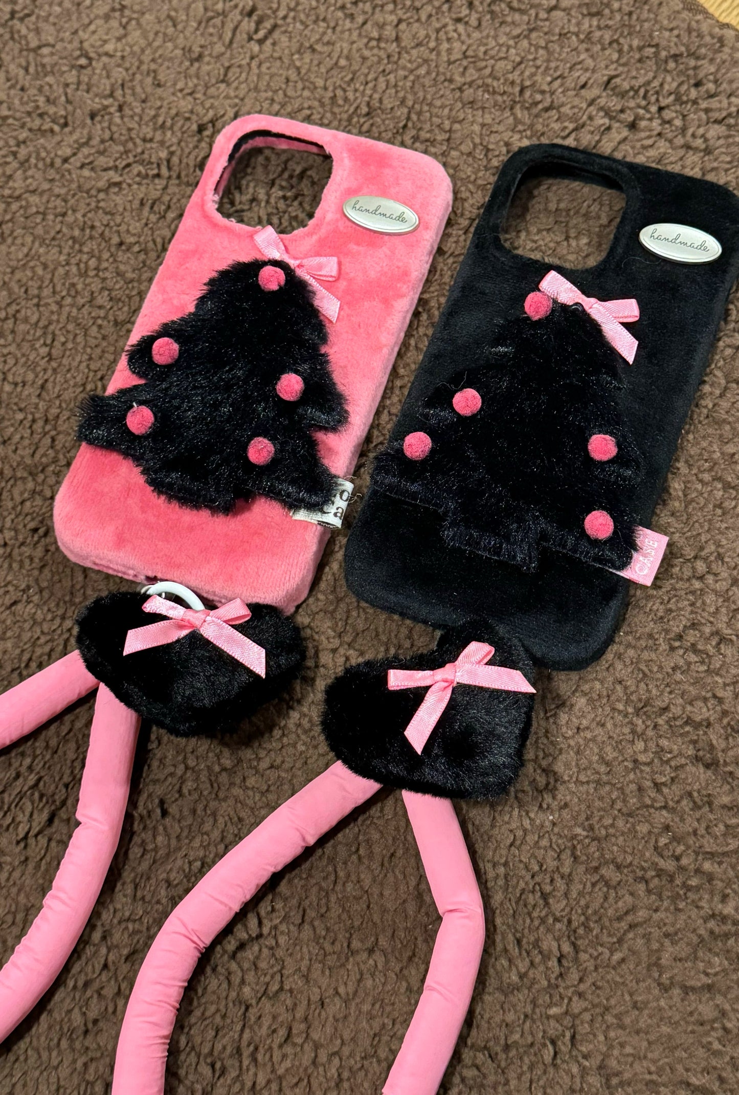 Sweet and Cool Black Pink Contrasting Color Christmas Tree Plush Three-dimensional Aesthetic Mobile Phone Case Cute Girl Mobile Phone Case with Mobile Phone Rope Pendant Suitable for iPhone16 iPhone15 iPhone14 iPhone13