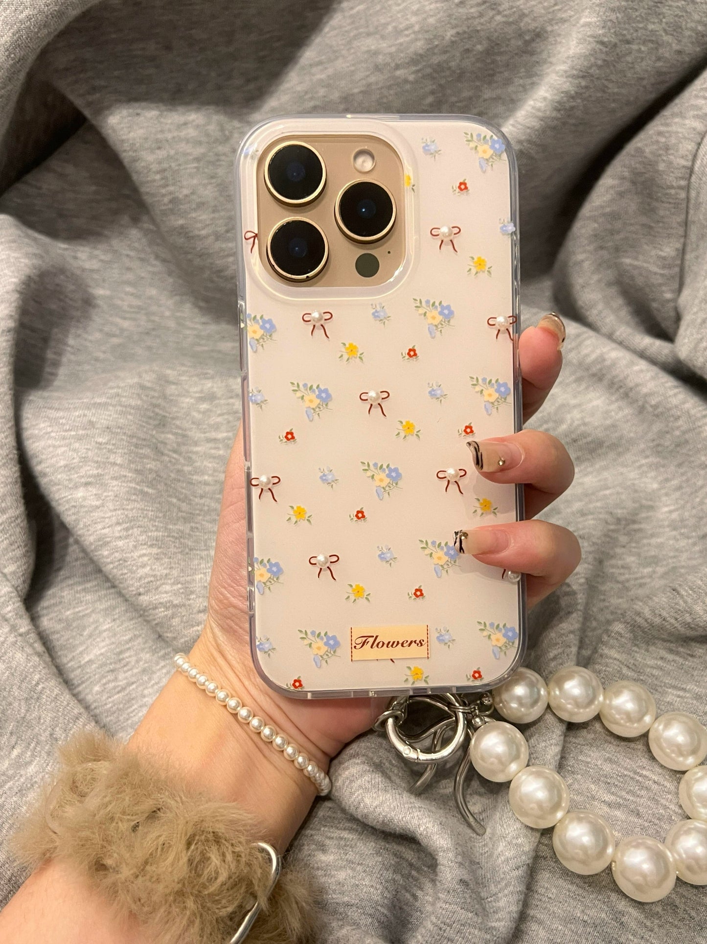 Bow Small Floral Sweet and Cute Aesthetic Mobile Phone Case with Mobile Phone Chain Pendant Suitable for iPhone16 iPhone15 iPhone14 iPhone13