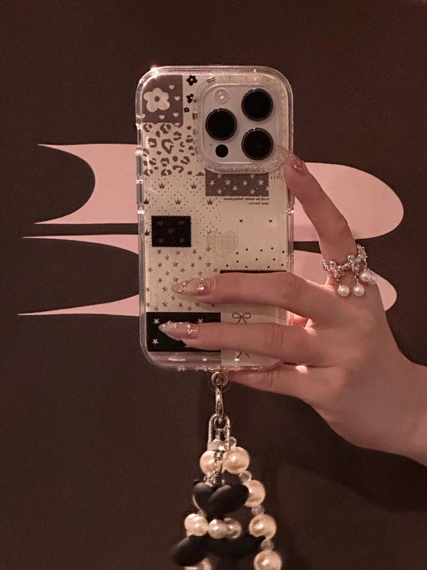 Black and White Plaid Star Splicing Round Edge Aesthetic Mobile Phone Case with Mobile Phone Chain Pendant Suitable for iPhone16 iPhone15 iPhone14 iPhone13