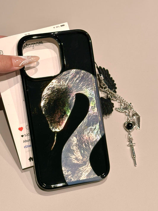 Black Background Silver Snake Mobile Phone Case with Pendant Mobile Phone Chain, IPhone 16promax Mobile Phone Case IPhone15 iphone14 Retro Fashion 15Pro Anti-drop 16 Protective Case Girl