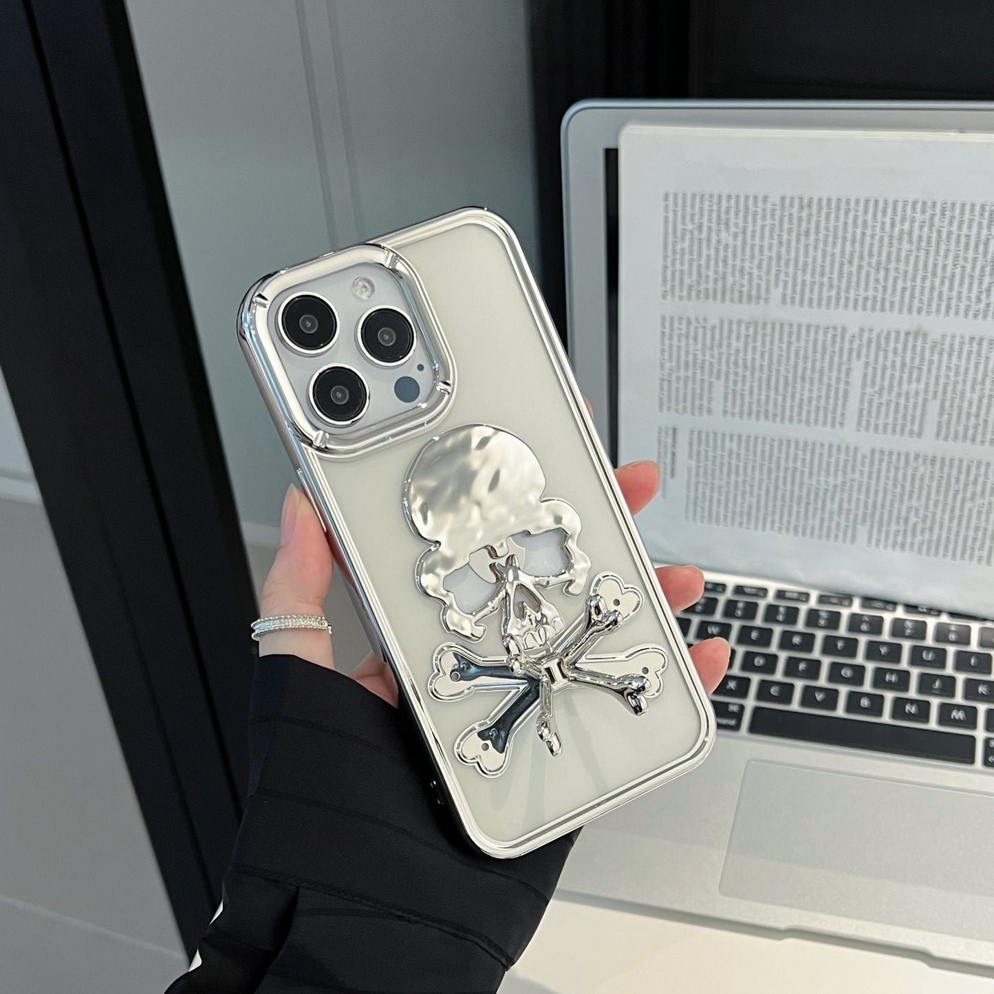 Electroplated Matte Skull Holder Mobile Phone Case Suitable for iPhone16 iPhone15 iPhone14 iPhone13