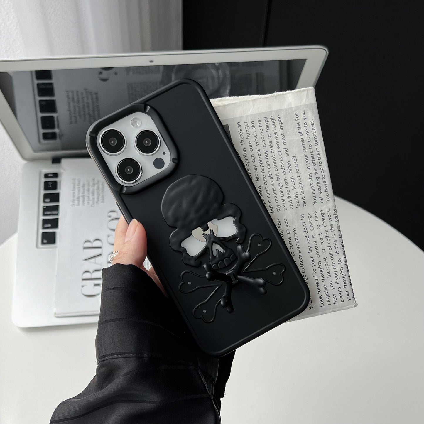 Electroplated Matte Skull Holder Mobile Phone Case Suitable for iPhone16 iPhone15 iPhone14 iPhone13