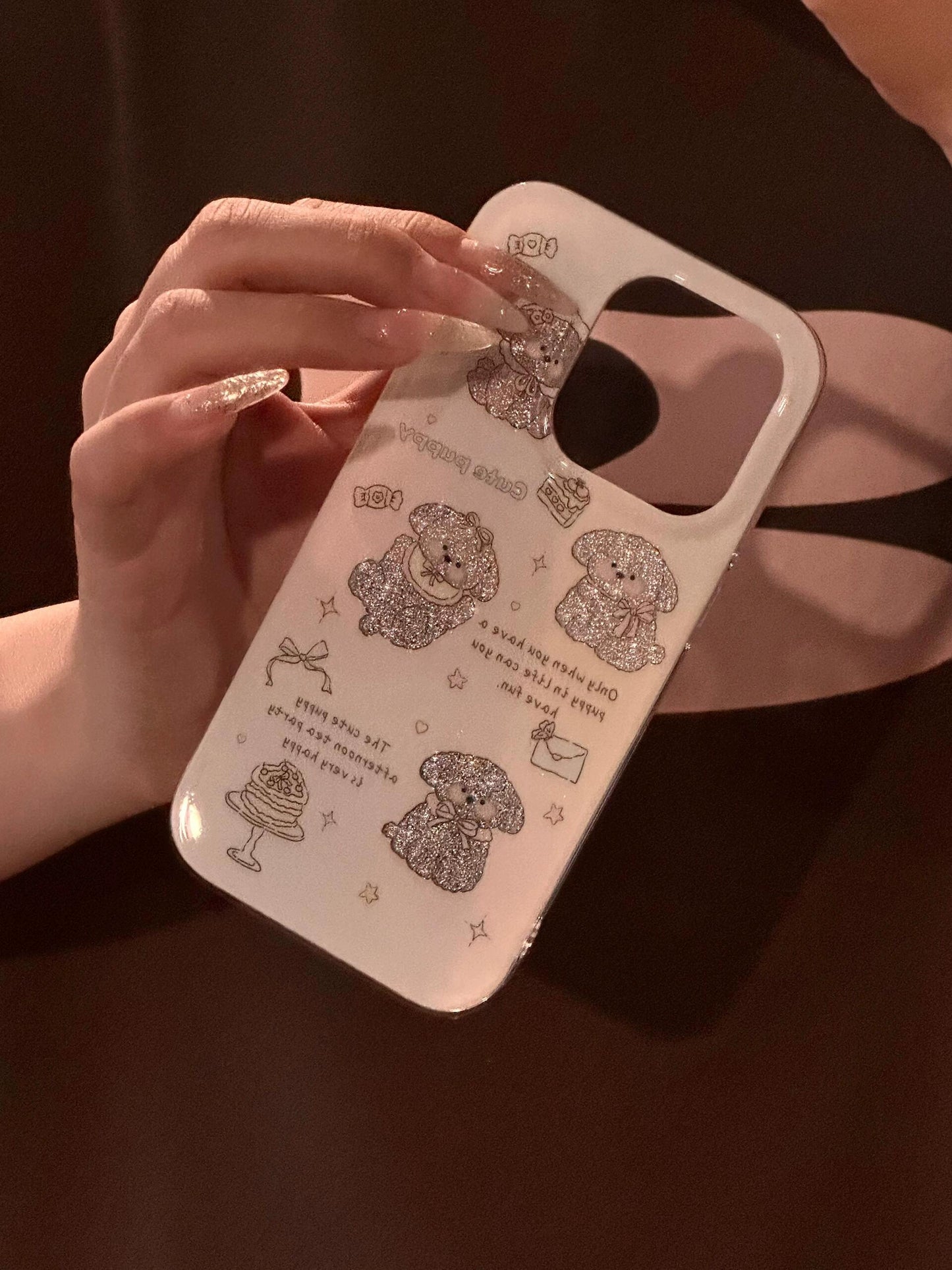 White Bottom Silver Puppy Cute Girl Aesthetic Mobile Phone Case with Mobile Phone Chain Pendant Suitable for iPhone16 iPhone15 iPhone14 iPhone13