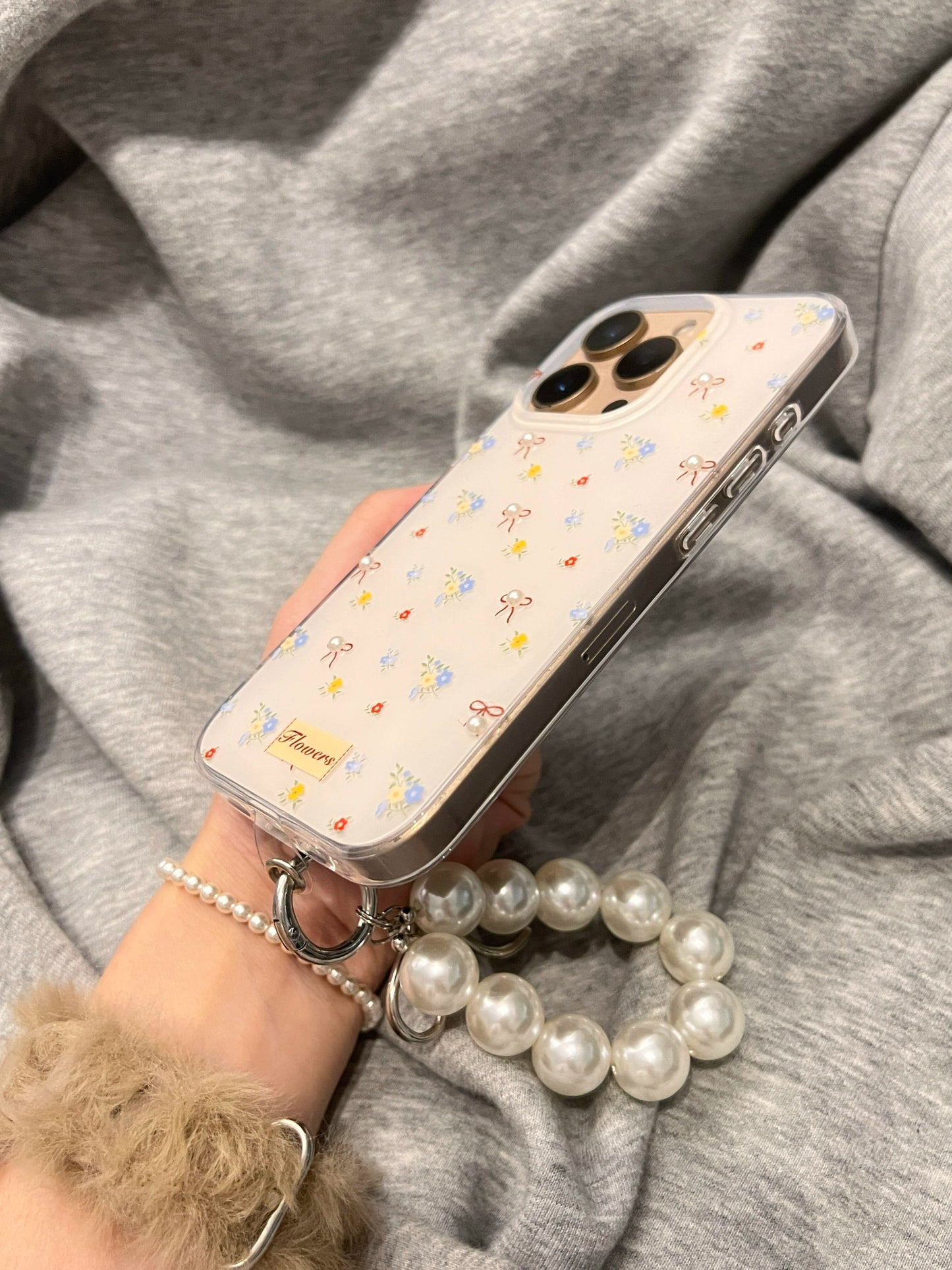 Bow Small Floral Sweet and Cute Aesthetic Mobile Phone Case with Mobile Phone Chain Pendant Suitable for iPhone16 iPhone15 iPhone14 iPhone13