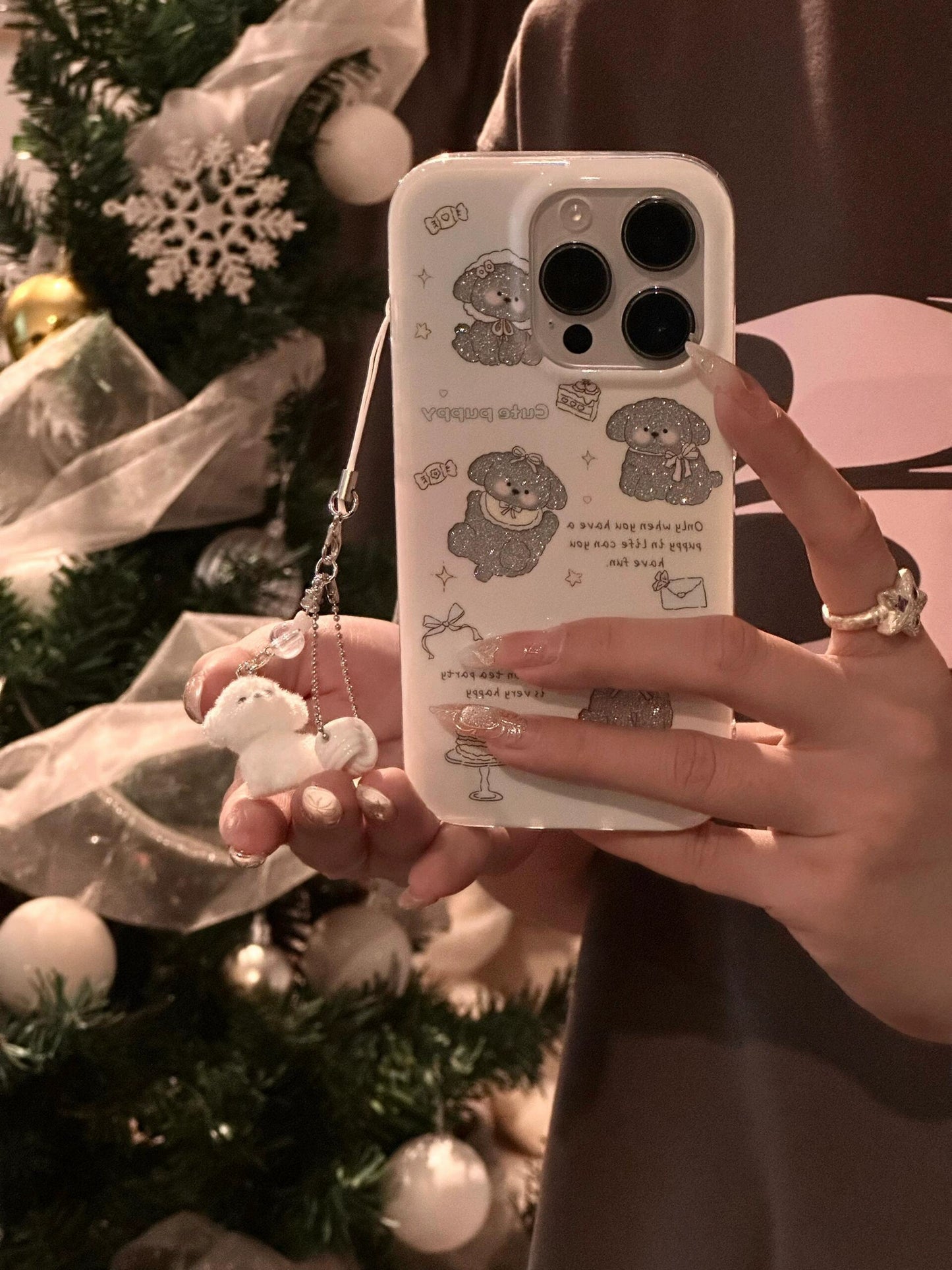 White Bottom Silver Puppy Cute Girl Aesthetic Mobile Phone Case with Mobile Phone Chain Pendant Suitable for iPhone16 iPhone15 iPhone14 iPhone13