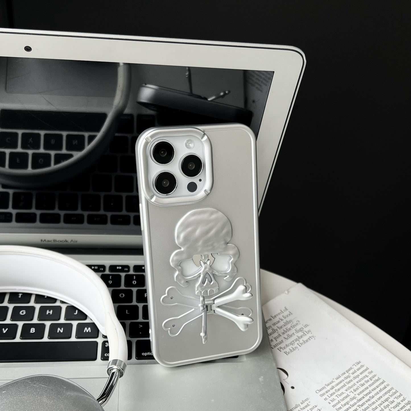 Electroplated Matte Skull Holder Mobile Phone Case Suitable for iPhone16 iPhone15 iPhone14 iPhone13