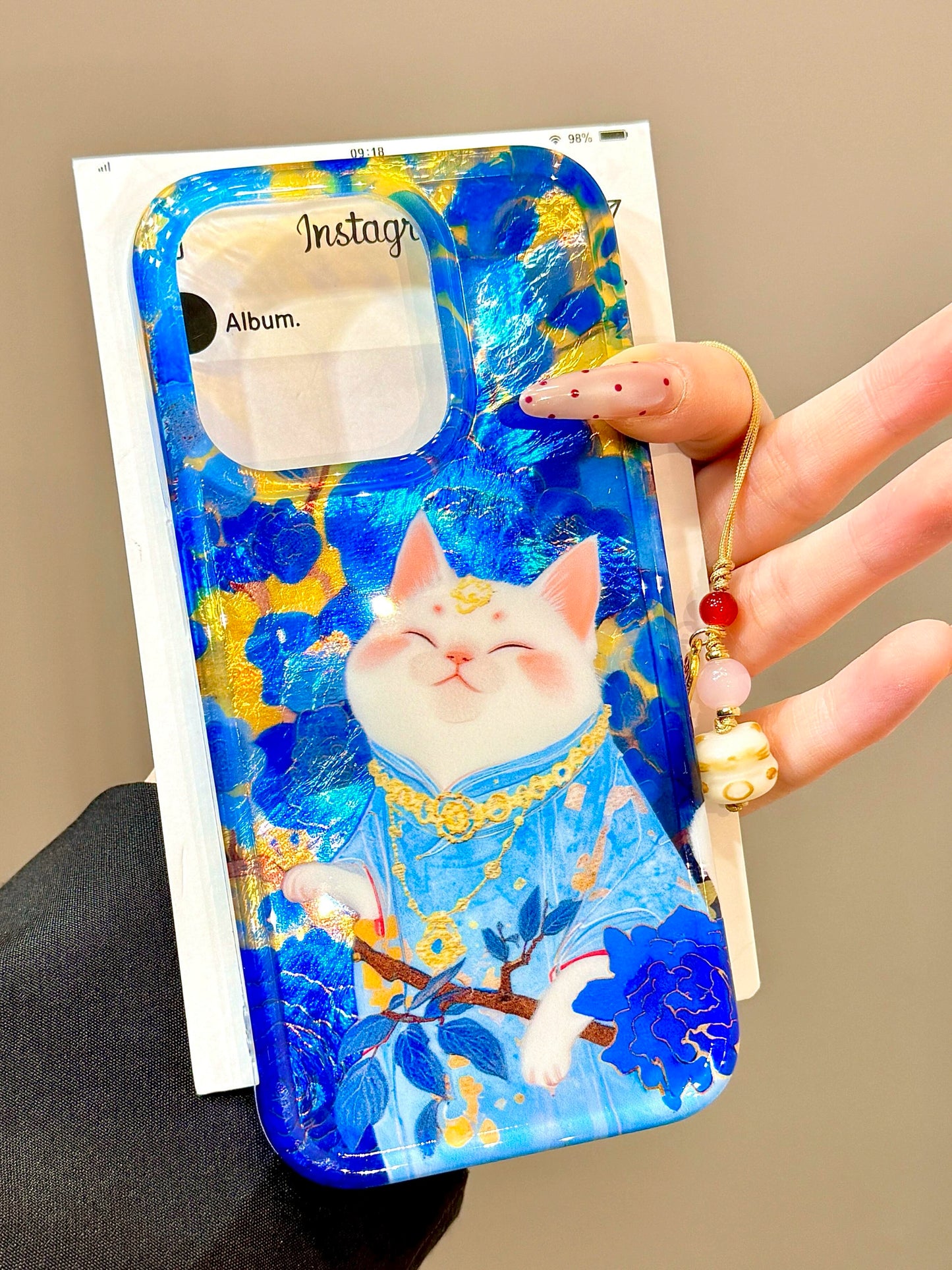 Oil Painting Rich Cat Blue Aesthetic Mobile Phone Case with Mobile Phone Chain Pendant Suitable for iPhone16 iPhone15 iPhone14 iPhone13