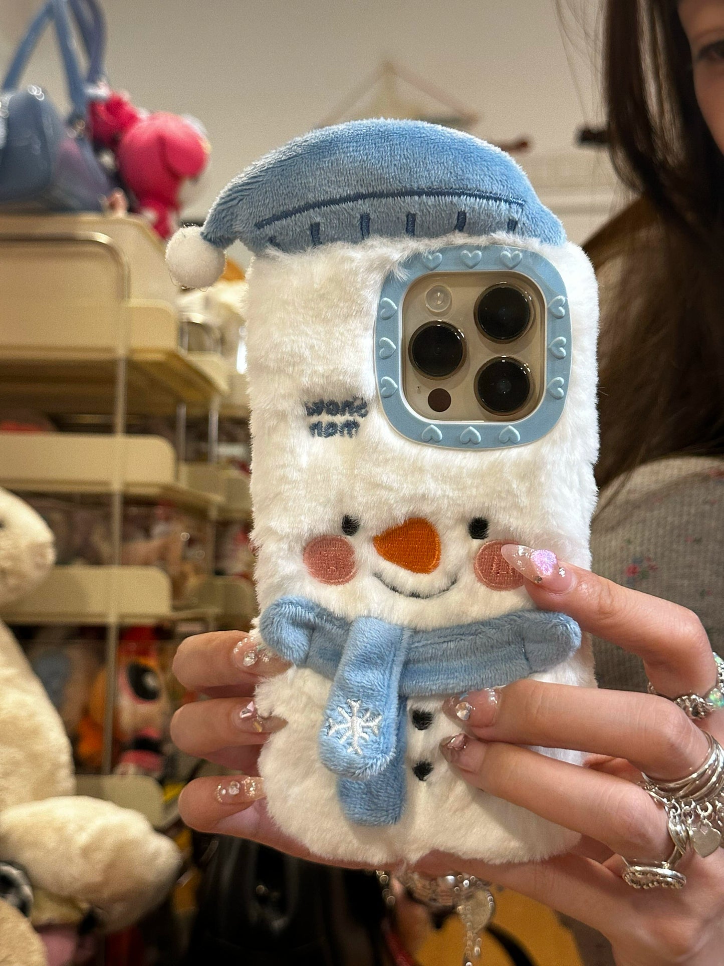 Plush Hat Scarf Snowman Cute Phone Case Suitable for iPhone16 iPhone15 iPhone14 iPhone13