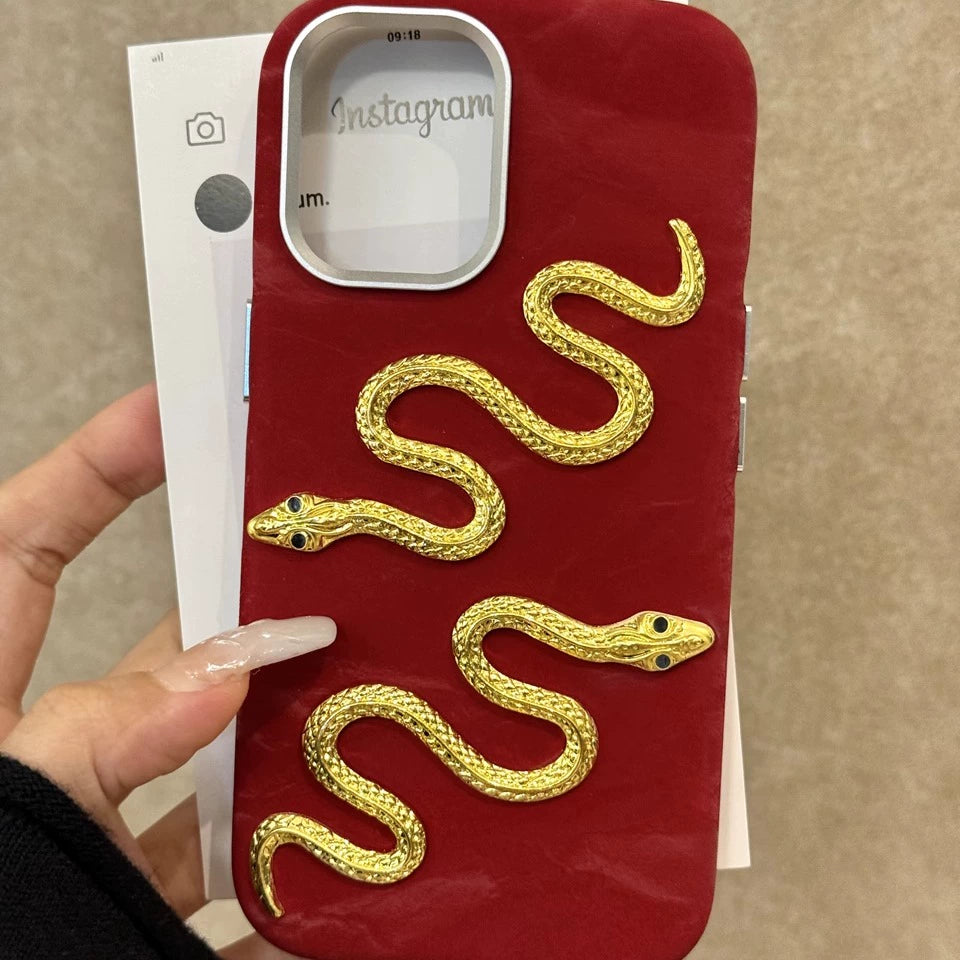 Retro Golden Snake Red Velvet Background Phone Case Suitable for iPhone16 iPhone15 iPhone14 iPhone13