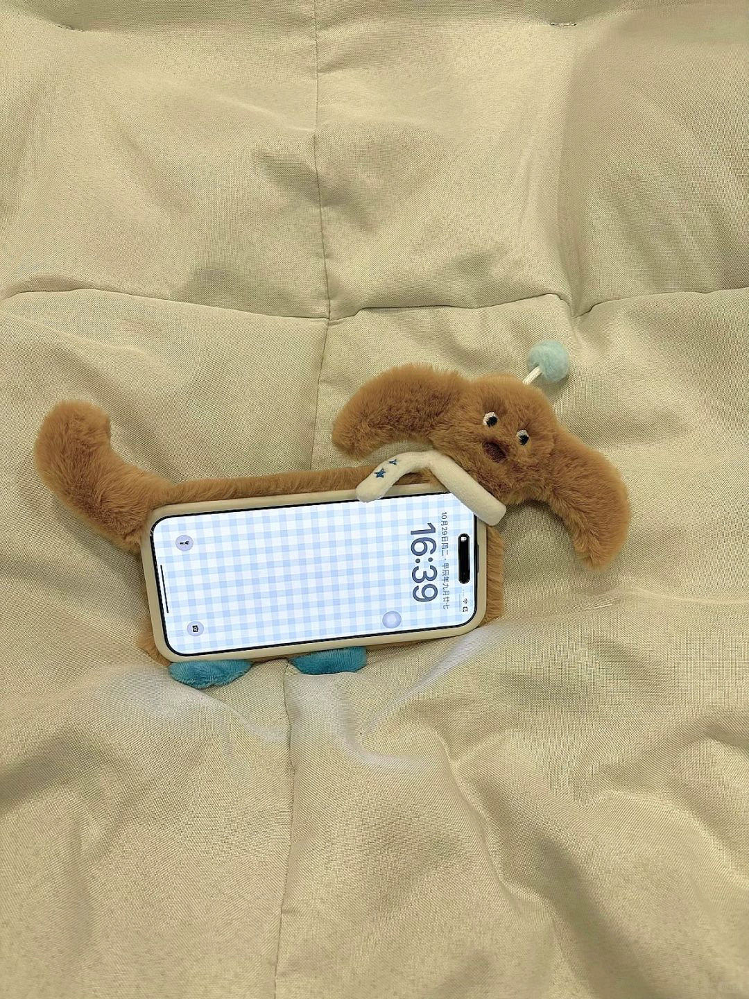 Plush Scarf Plush Dachshund Cute Phone Case Suitable for iPhone16 iPhone15 iPhone14 iPhone13