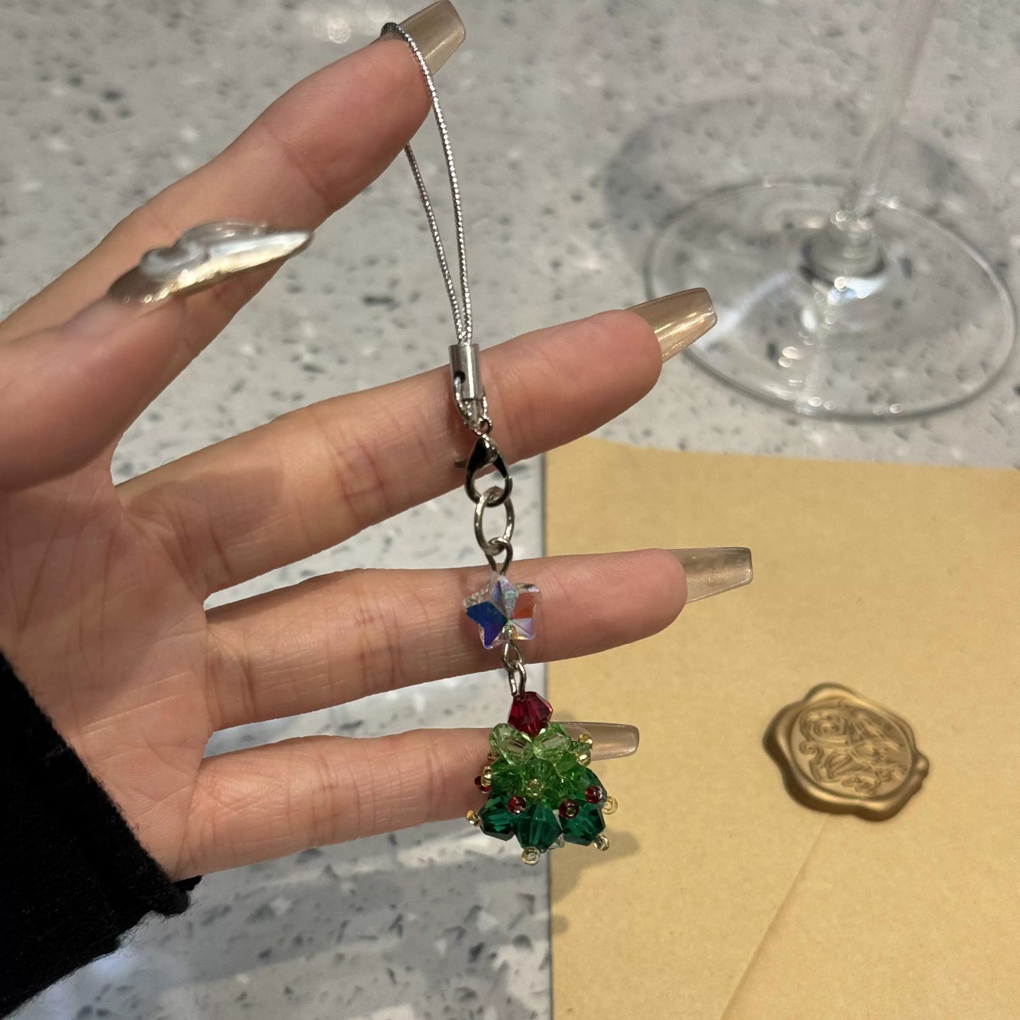 Girl Translucent Bow Christmas Tree Glitter Aesthetic Mobile Phone Case with Mobile Phone Chain Pendant Suitable for iPhone16 iPhone15 iPhone14 iPhone13