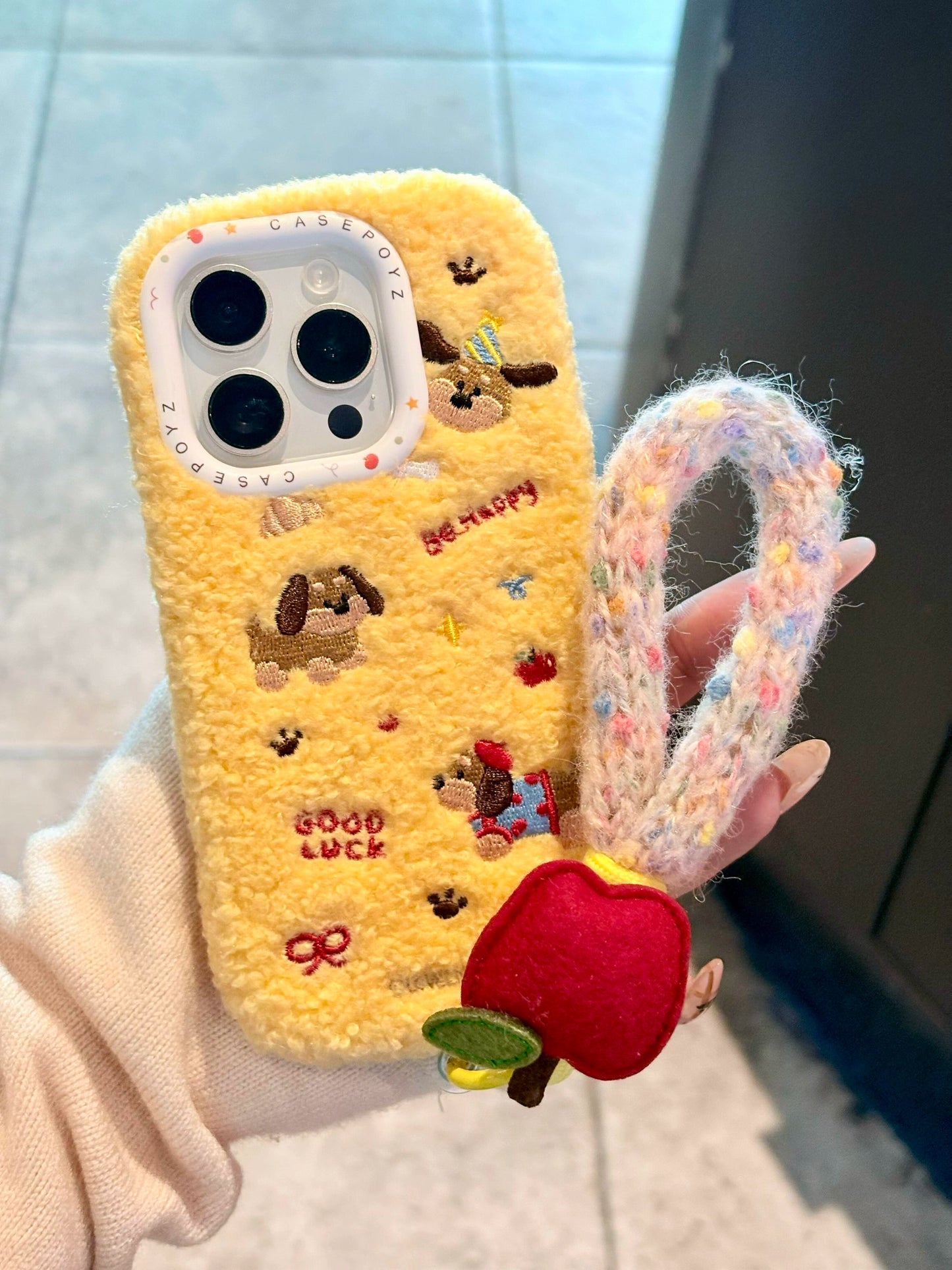 Cute Autumn and Winter Plush Yellow Background Embroidered Dachshund Dog Mobile Phone Case with Wrist Strap Suitable for iPhone16 iPhone15 iPhone14 iPhone13