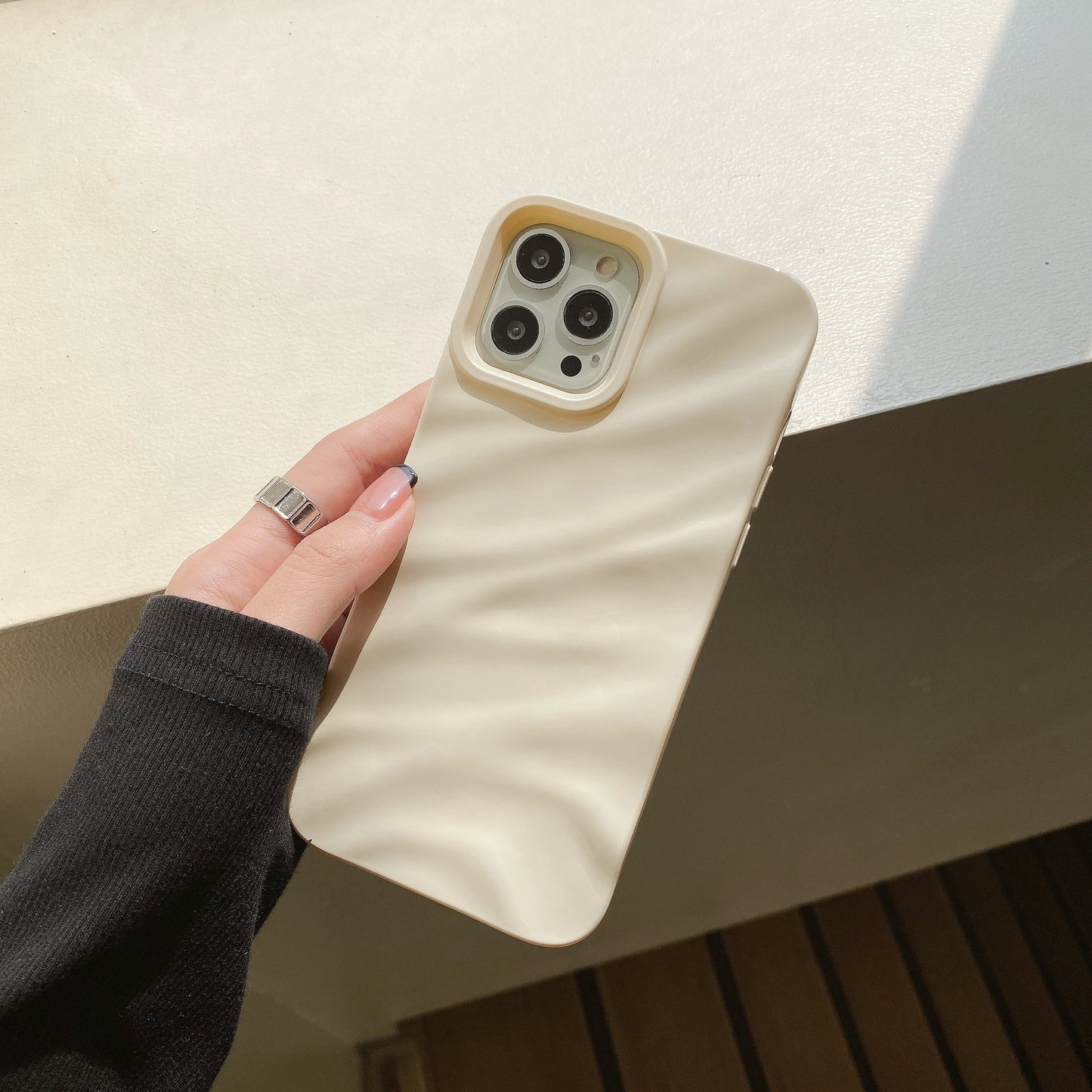 High Quality Pleated Silk Wavy Solid Color Mobile Phone Case Suitable for iPhone