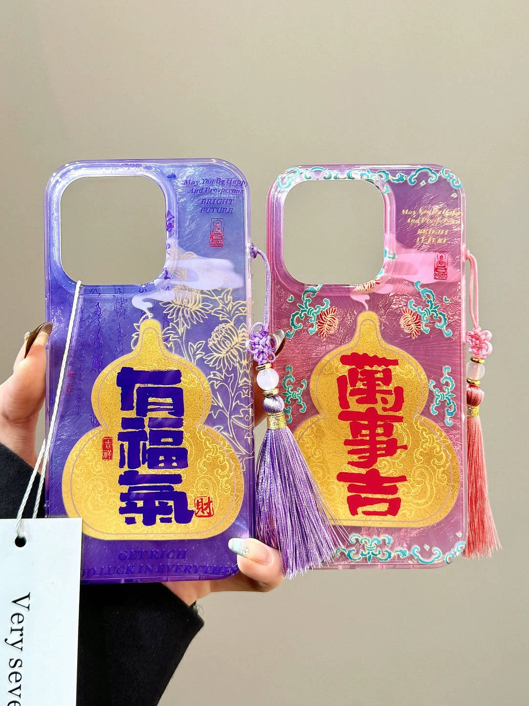 New Year's Festive Allegory Text Gourd Fringed Pendant Lucky and Safe Mobile Phone Case Suitable for iPhone16 iPhone15 iPhone14 iPhone13