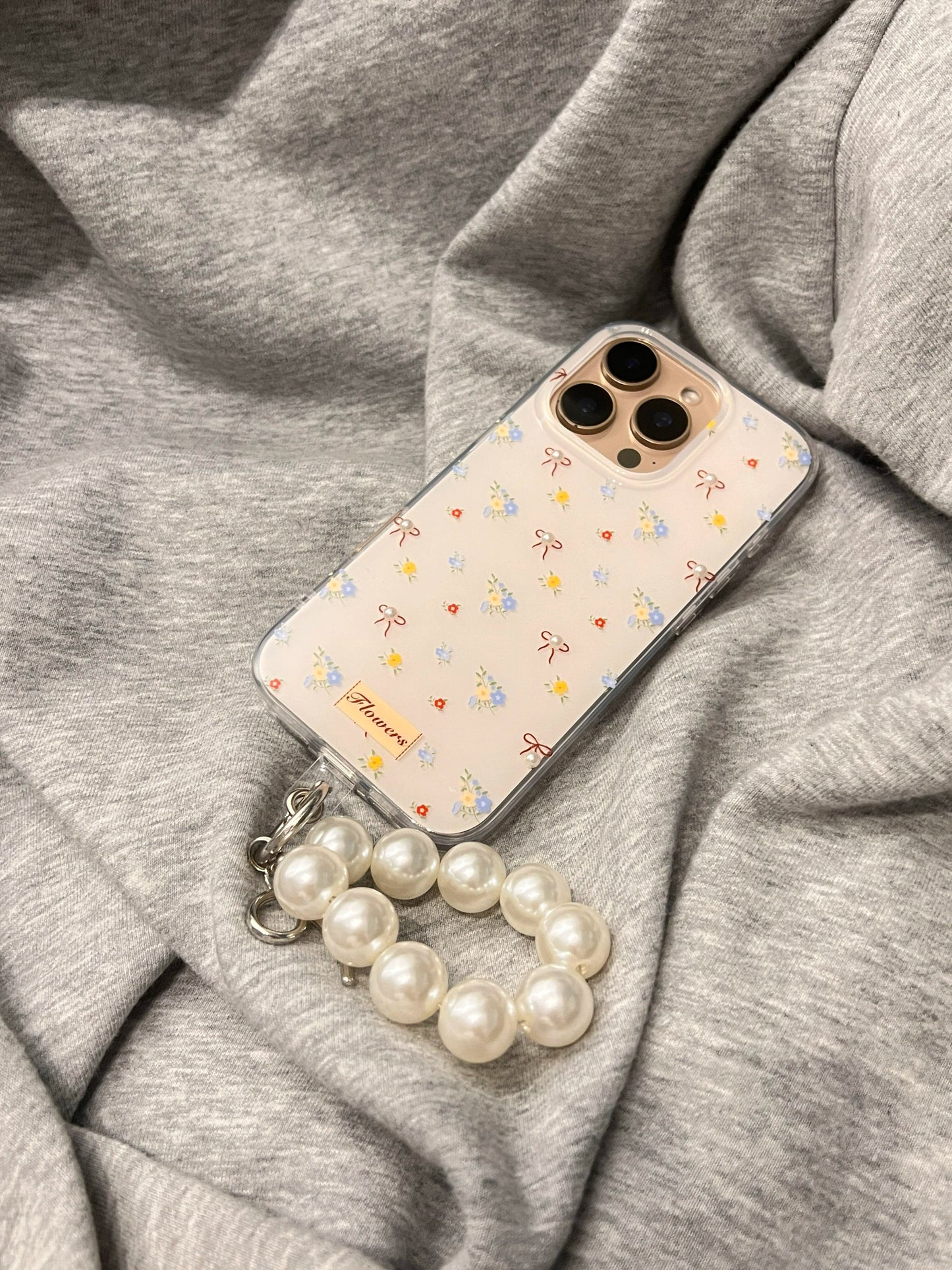 Bow Small Floral Sweet and Cute Aesthetic Mobile Phone Case with Mobile Phone Chain Pendant Suitable for iPhone16 iPhone15 iPhone14 iPhone13