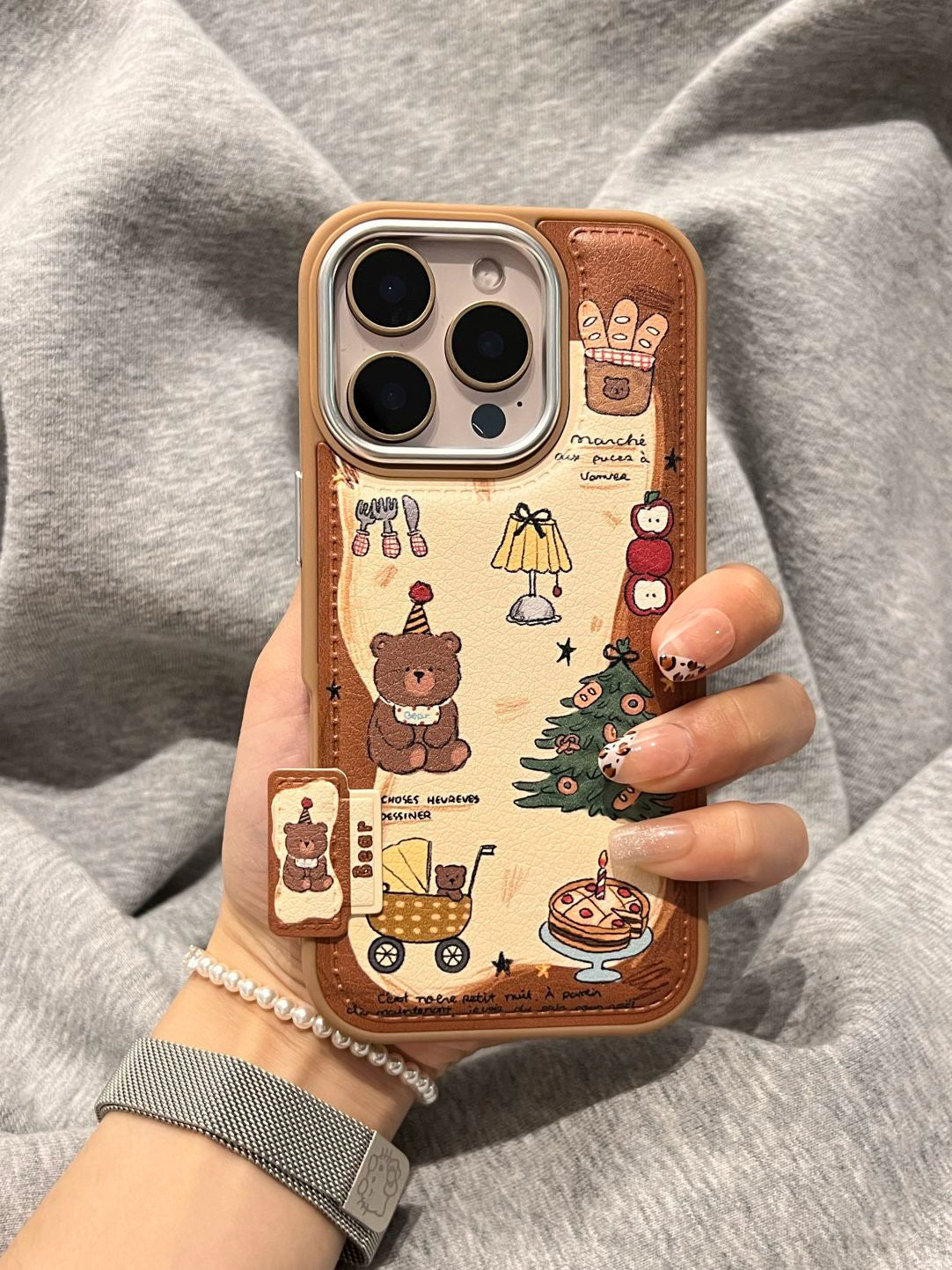 Brown Leather Pattern Bear Keyboard Cute Phone Case Suitable for iPhone16 iPhone15 iPhone14 iPhone13