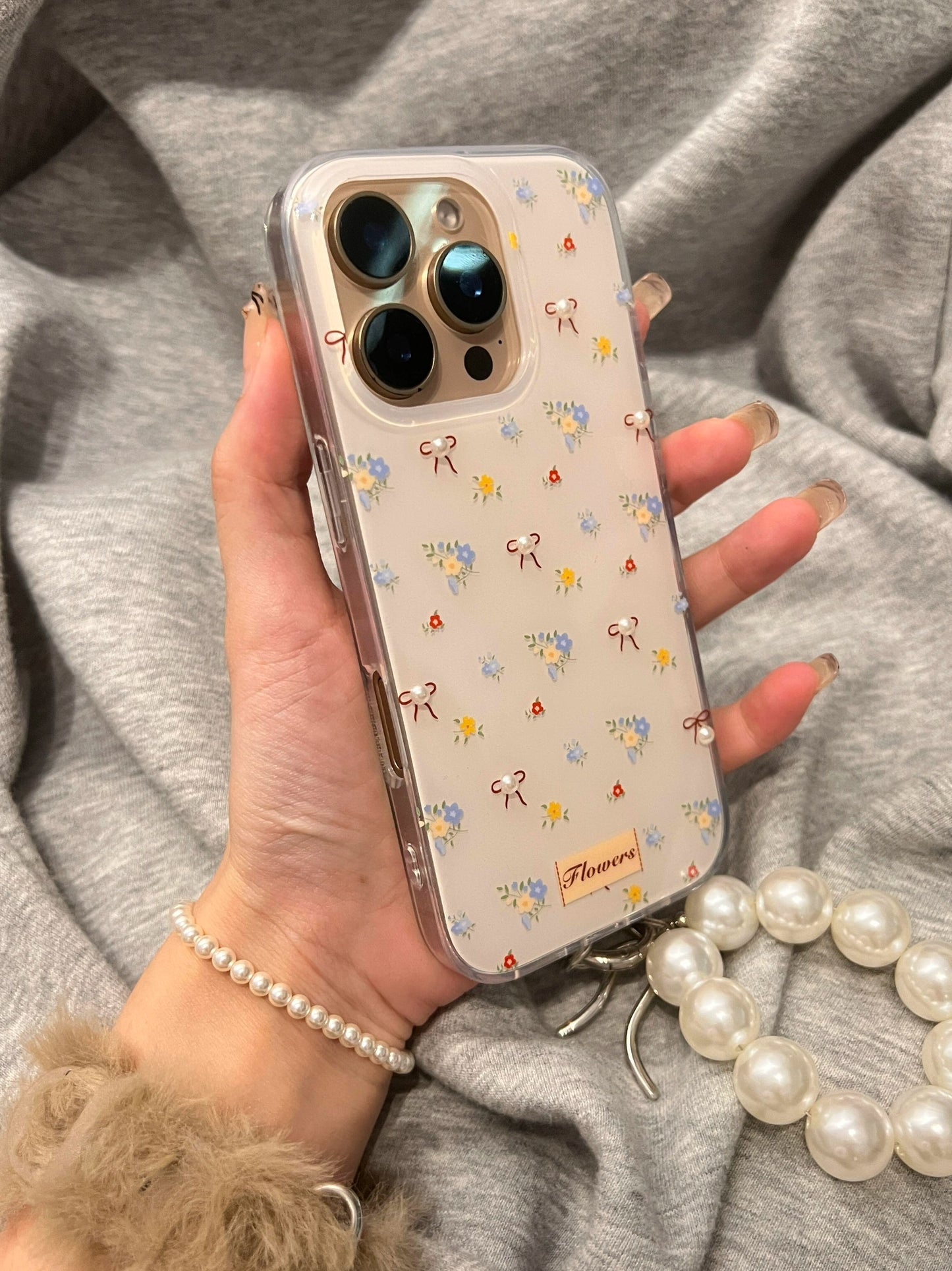 Bow Small Floral Sweet and Cute Aesthetic Mobile Phone Case with Mobile Phone Chain Pendant Suitable for iPhone16 iPhone15 iPhone14 iPhone13