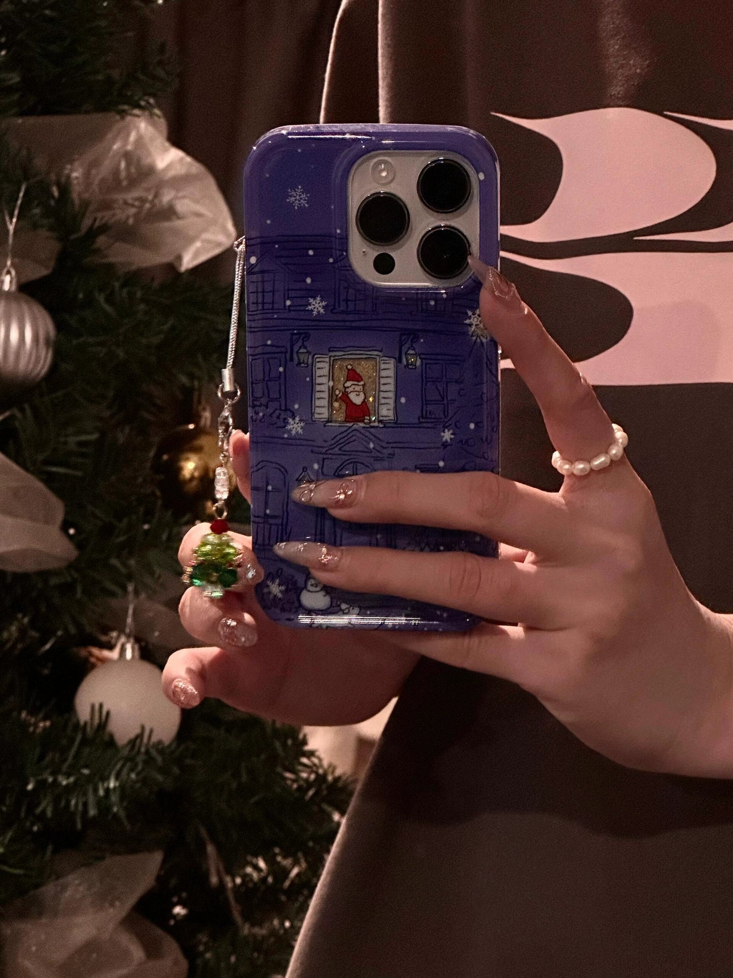 Purple Background House Santa Claus Snowflake Atmosphere Aesthetic Mobile Phone Case with Mobile Phone Chain Pendant Suitable for iPhone16 iPhone15 iPhone14 iPhone13