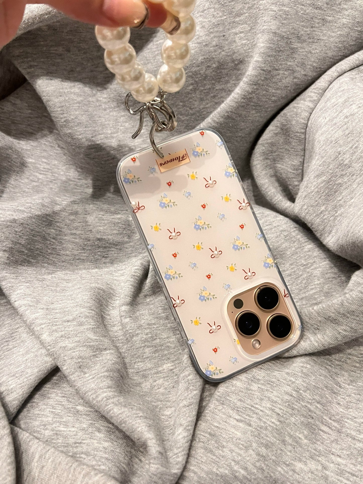 Bow Small Floral Sweet and Cute Aesthetic Mobile Phone Case with Mobile Phone Chain Pendant Suitable for iPhone16 iPhone15 iPhone14 iPhone13