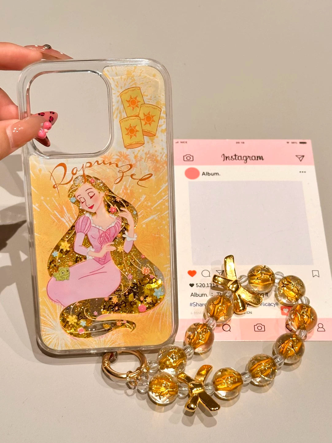 Yellow Bottom Fireworks Blonde Princess Quicksand Aesthetic Mobile Phone Case, Gold Glitter Mobile Phone Case with Phone Chain Suitable for iPhone16 iPhone15 iPhone14 iPhone13